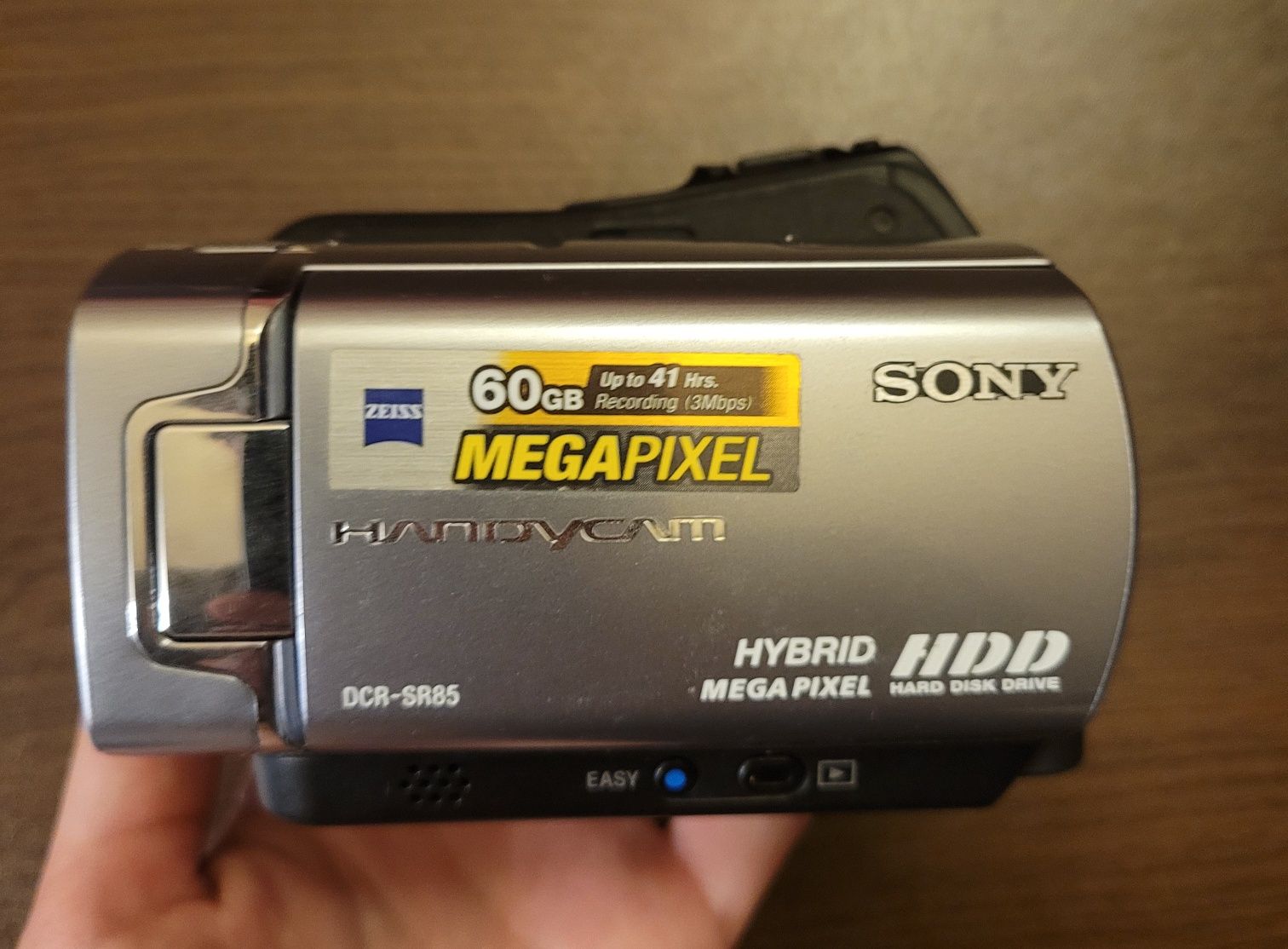 Камера Sony DCR-SR85E