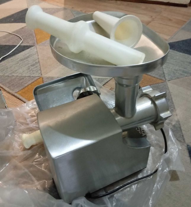 Мясорубка электрическая б/у