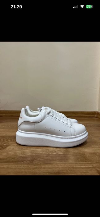 adidasi Alexander McQueen