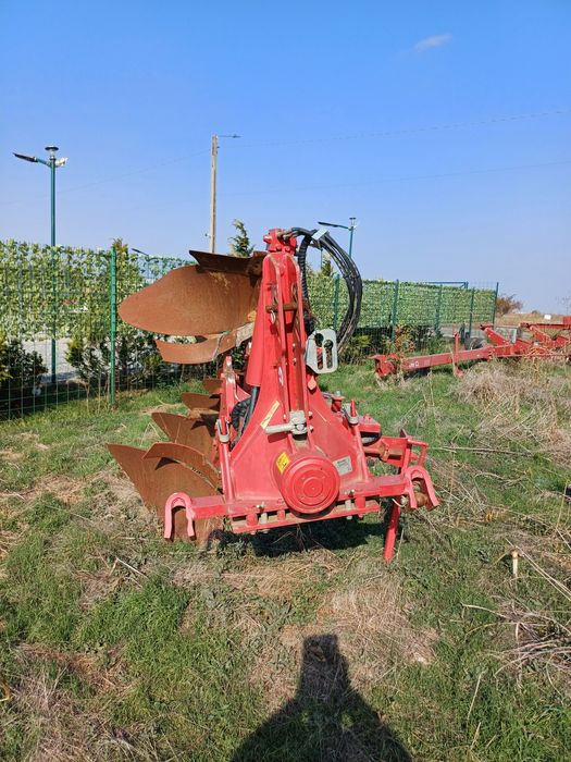 Plug Ovlac în stare impecabila, gata de brazdă