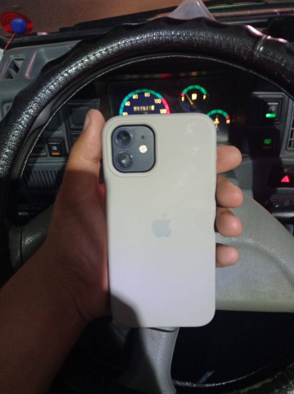 Iphone 12 srochna sotiladi