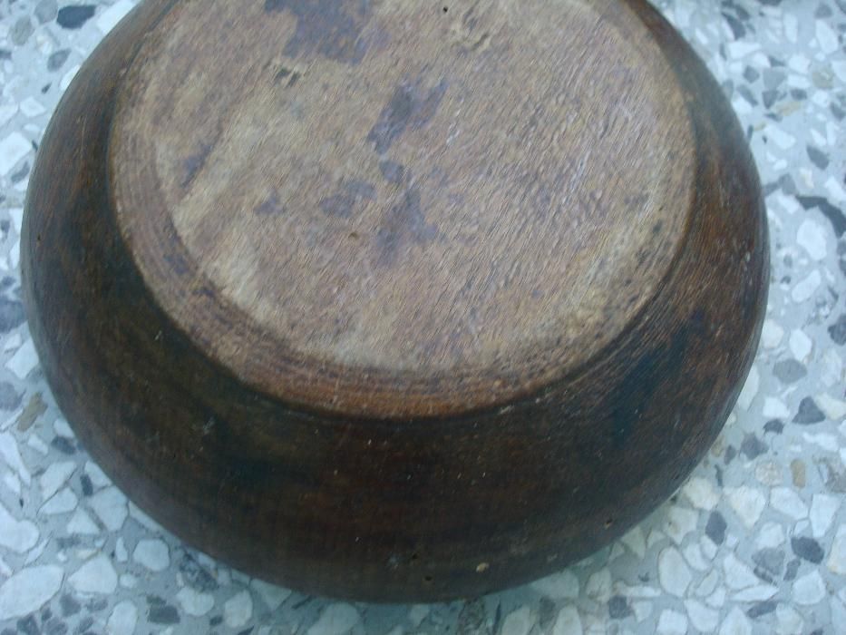 Дървена купа с капак + стар катинар с ключ + бронзова камбана