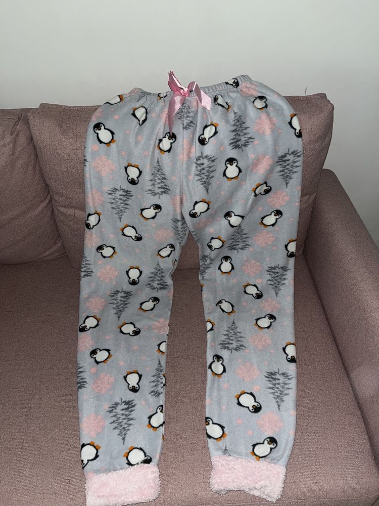 Pijamale groase cu pinguini