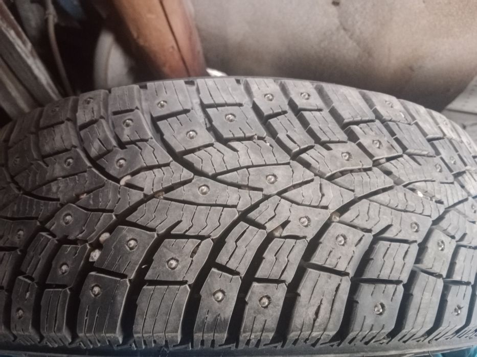 Продам покрышки легковой автомобиль