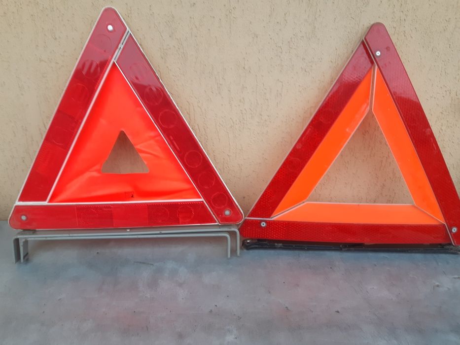 Vand semne auto triunghi în Turda