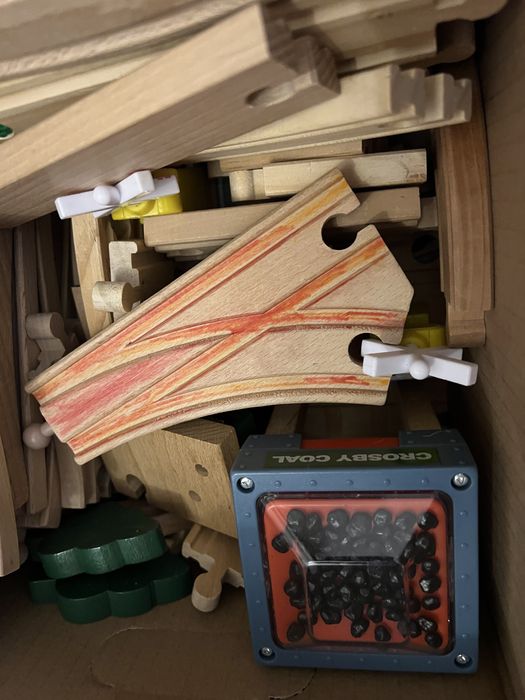 Trenulete de lemn si sine