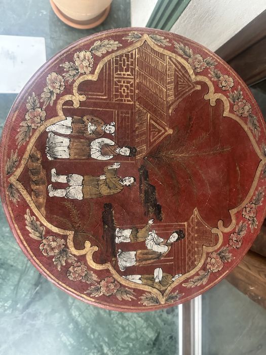 comodă rotundă în stil chinoiserie