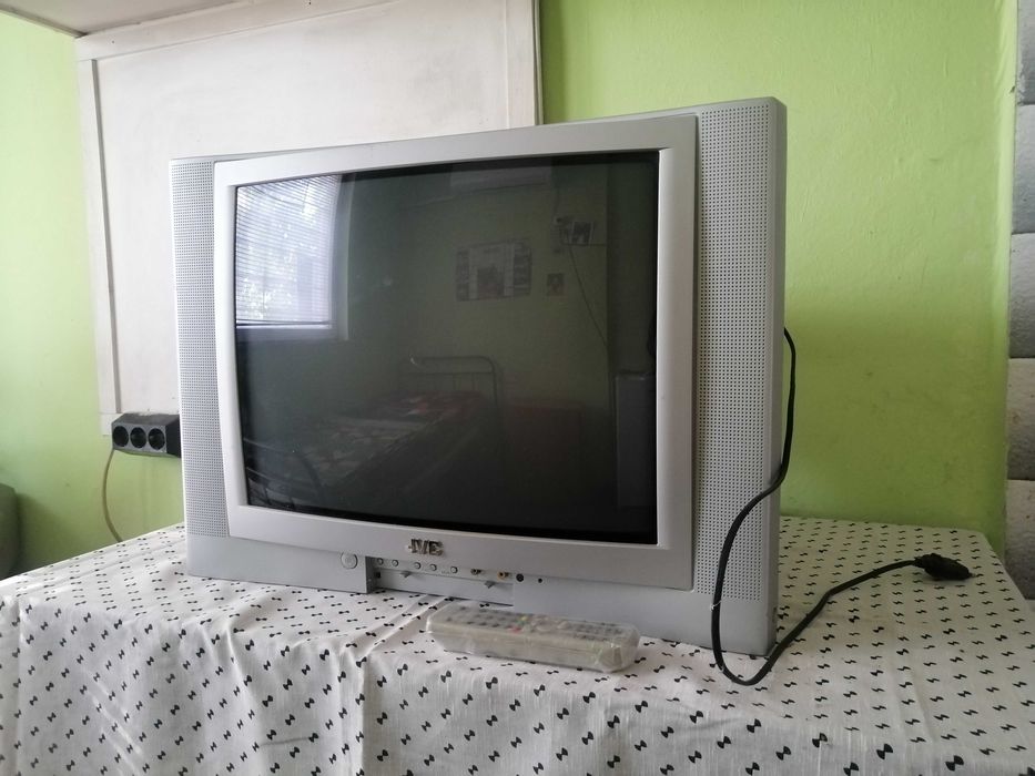 Цветен телевизор