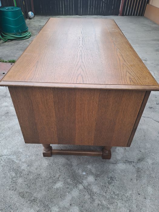 Vând birou din lemn