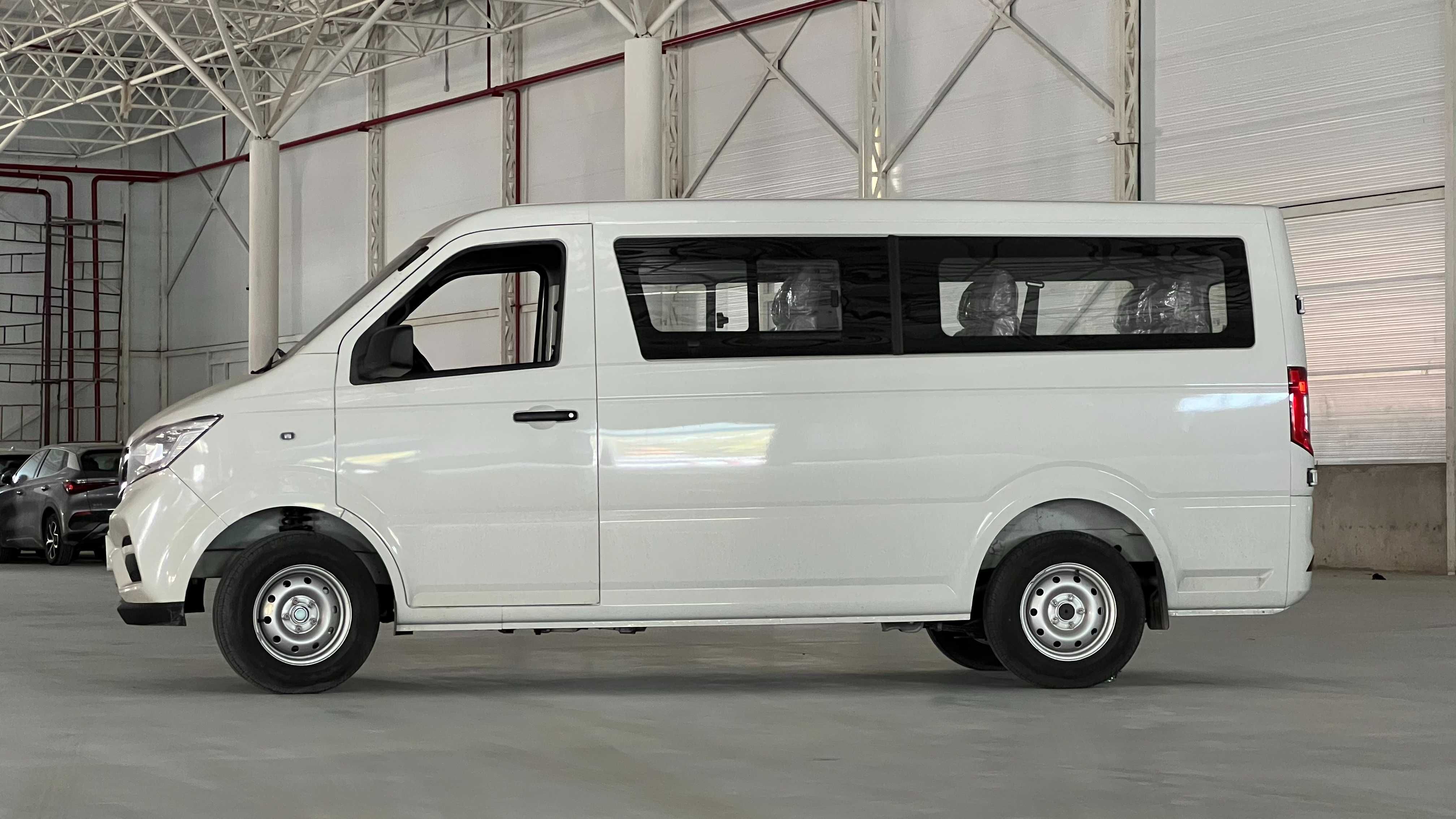 DONGFENG M08 маҳаллий линиялар учун  9 ва 11 ўриндиқли минивен