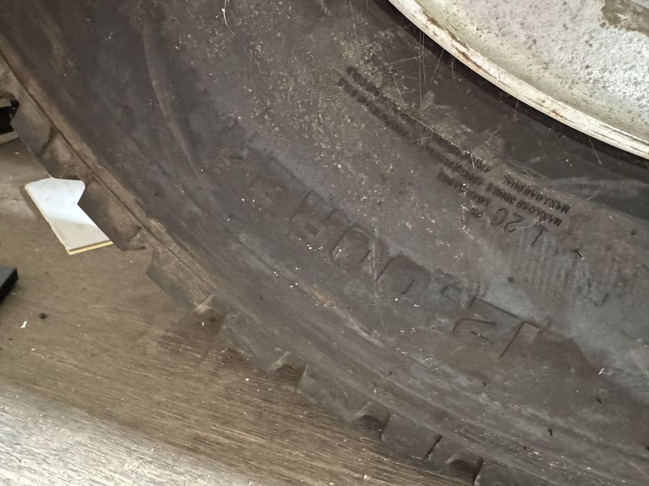 Продам новую шину с диском 12/00/R24