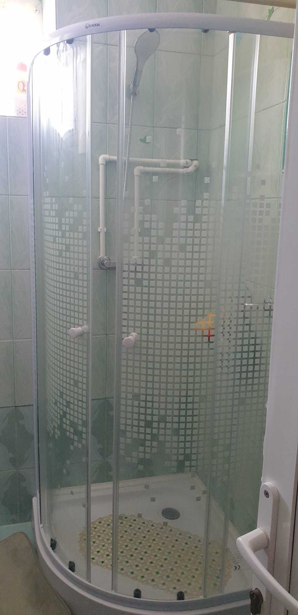 Cabină de duș cu cădiță