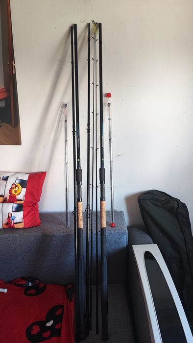 Se scot la vinzare 2 feedere preston,lungime 4 m