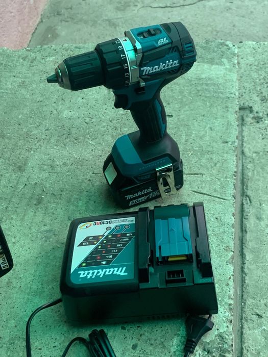Masina de gaurit si insurubat MAKITA