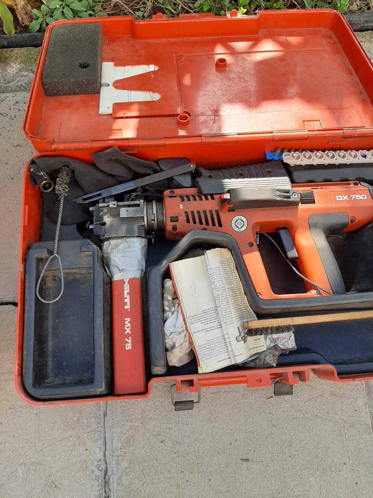 HILTI DX 750 инструмент за директен монтаж