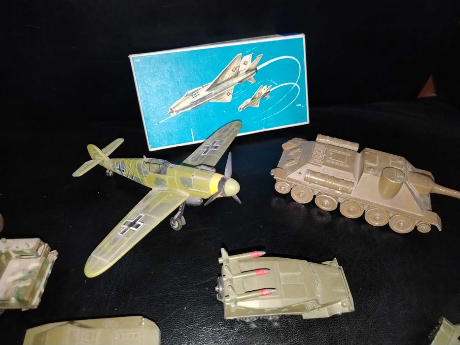 Игрушки, военная техника СССР и другие.