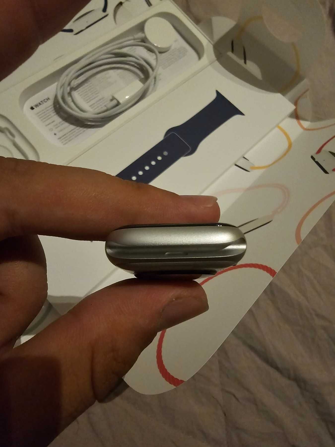 Apple Watch SE2 40mm Silver + бяла каишка Tactical, 2г. гаранция