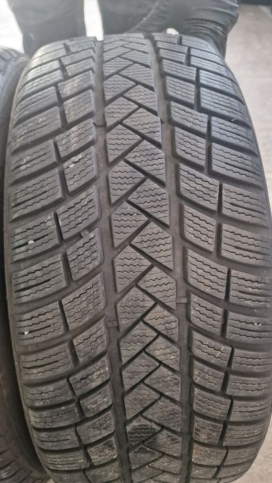 225 50 17 Vredestein 2 anvelope iarna ca noi