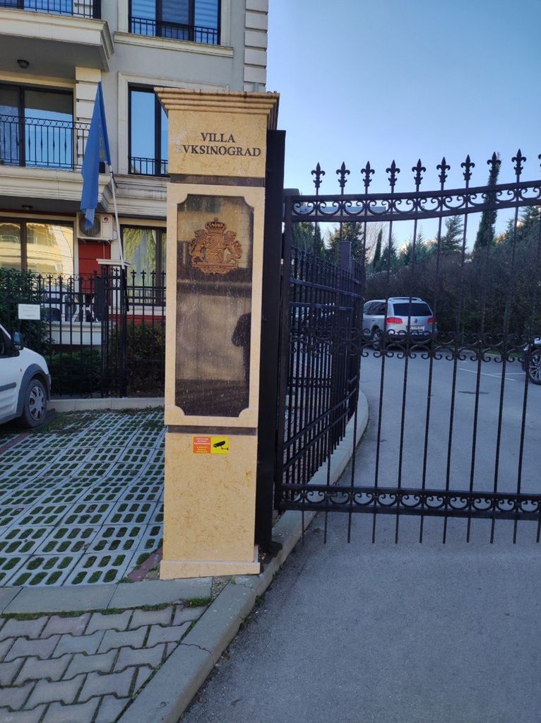 Дава се под наем Двустаен апартамент в Варна, м-т Евксиноград - 74 кв.м за 800 € - Снимка #1
