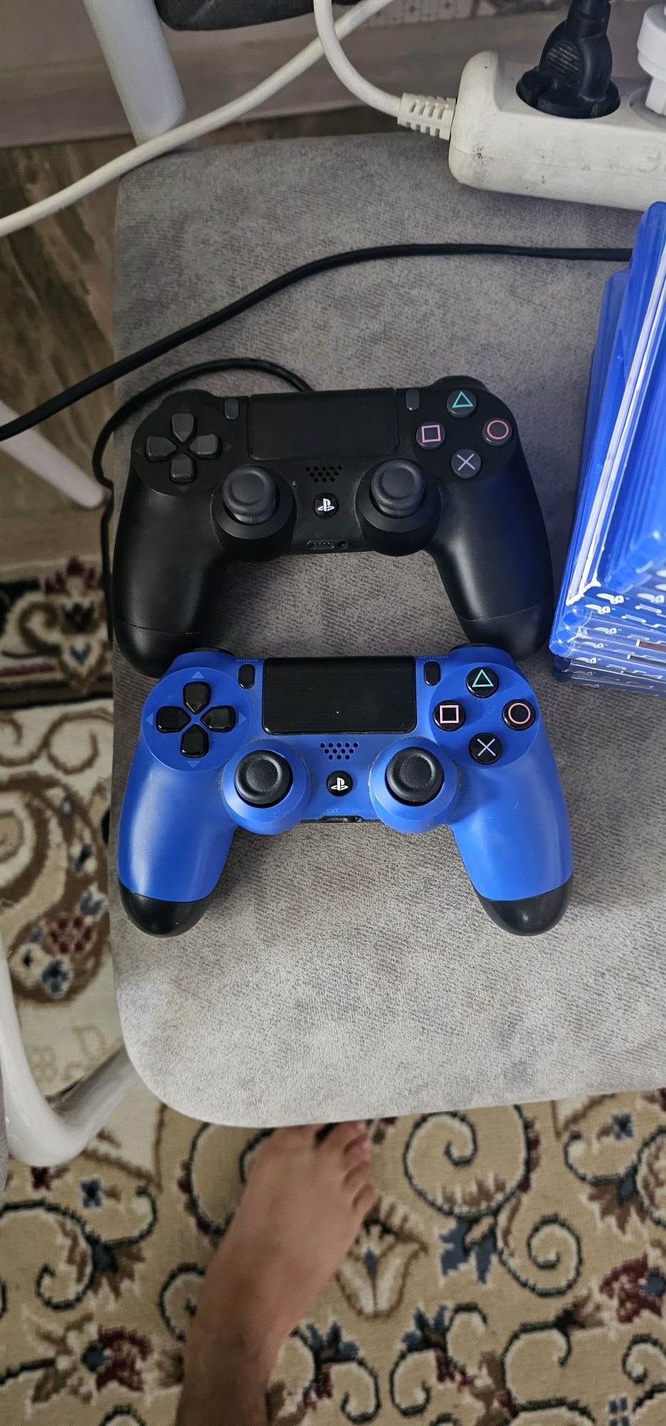 Продам Playstation 4