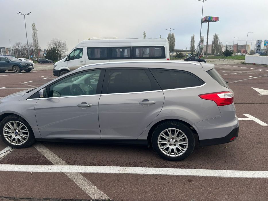 Vând Ford focus 3