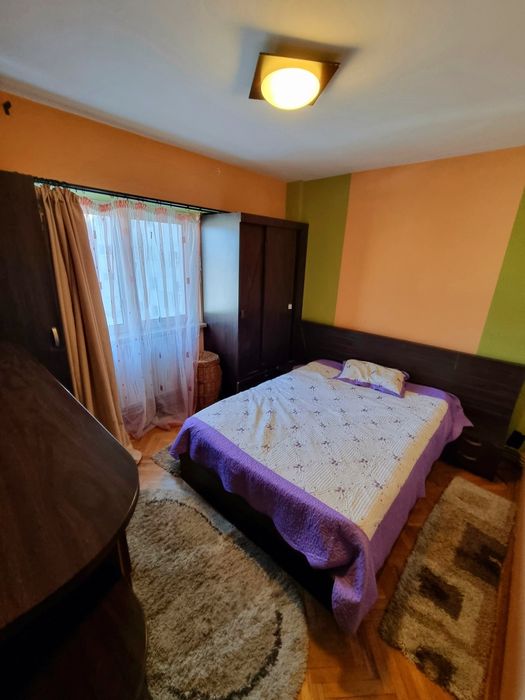 Vând apartament 4 cam, central, două băi et 3/4