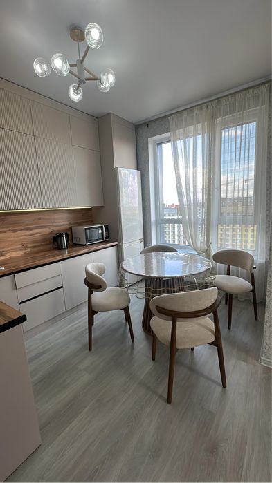 Продам комлект стол и стулья