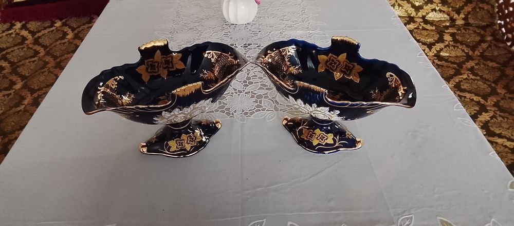 Вазалар сотилади.