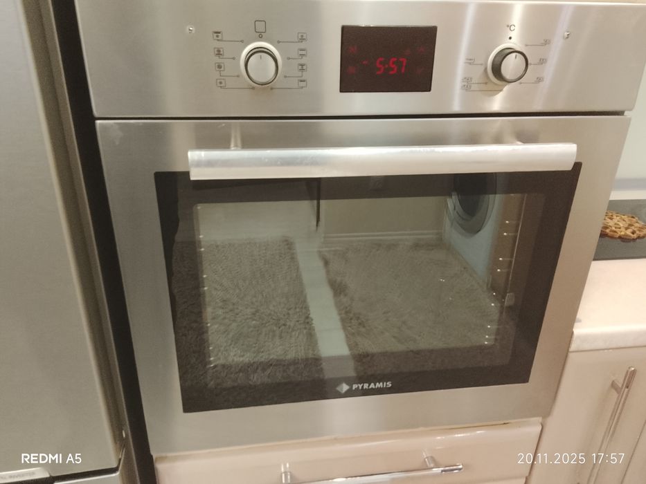 Продавам фурна за вграждане Пирамис