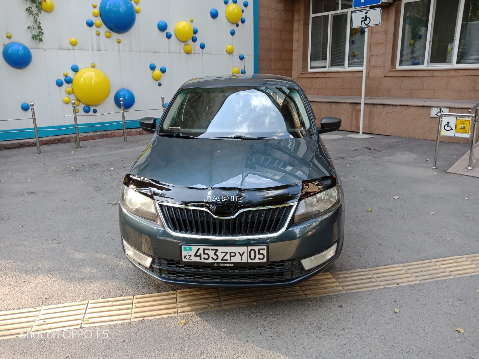 Машина Skoda rapid