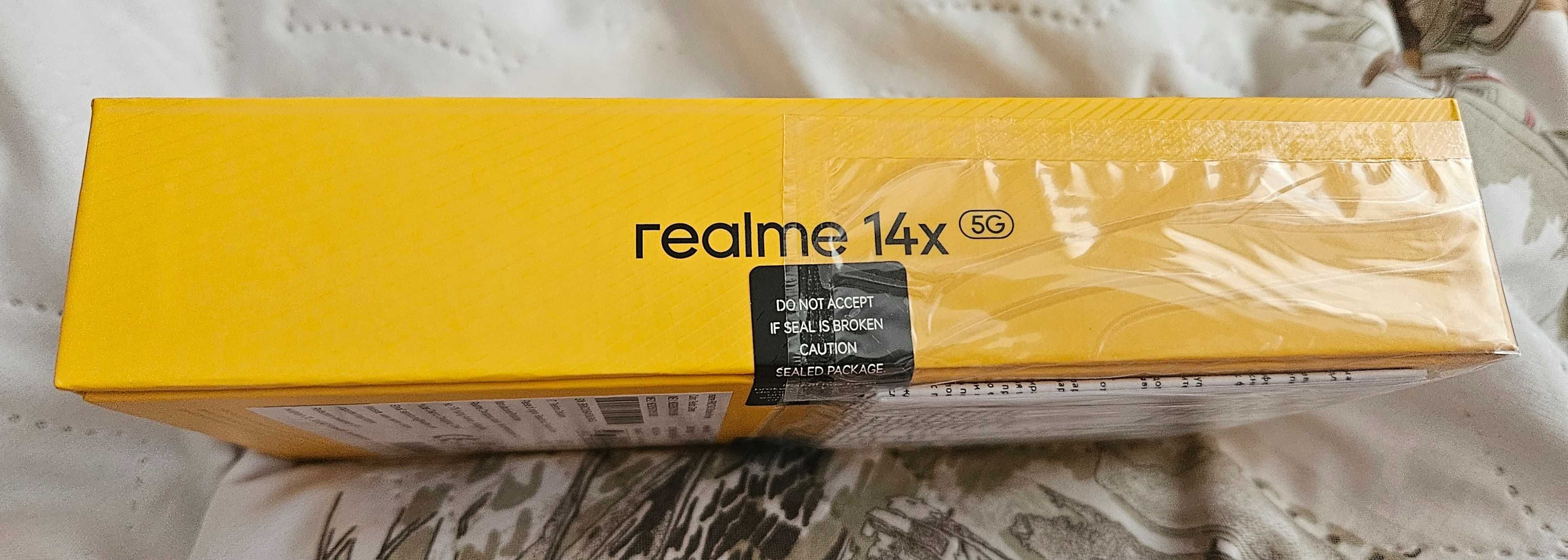 чисто нов телефон Realme 14x + безжични слушалки
