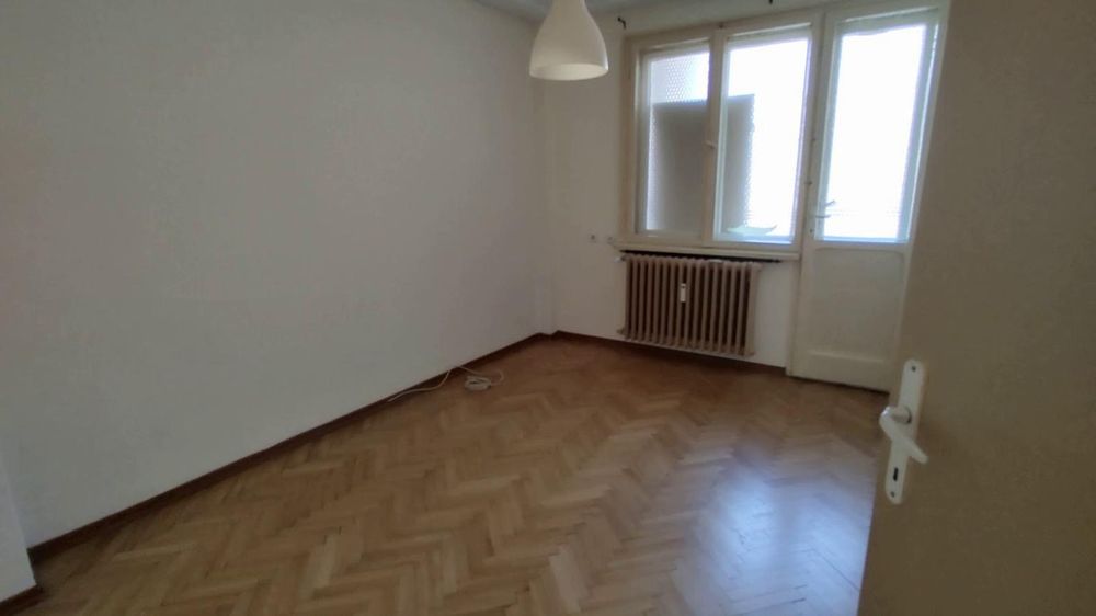 Дава се под наем Тристаен апартамент в София, Център - 100 кв.м за 800 € - Снимка #3