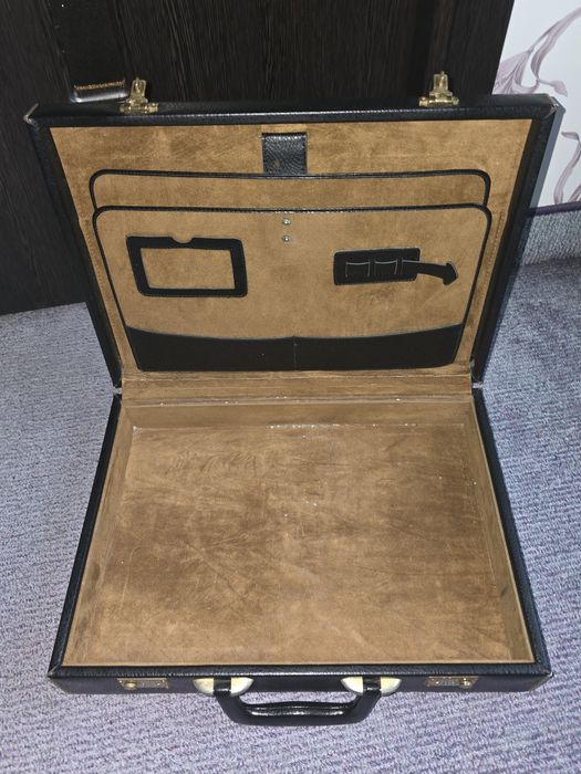 Geanta Servieta Diplomat neagra, folosita dar bună, fara defecte, ca i