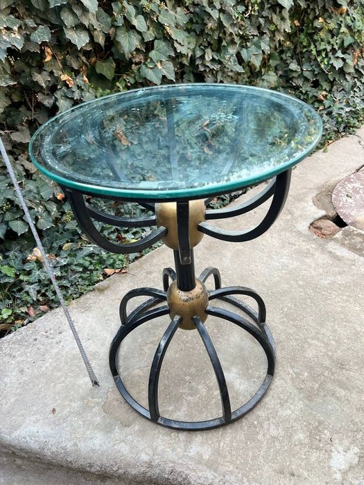 Столик железный небольшой