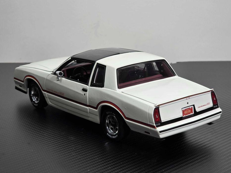 Macheta Auto 1/18 American Muscle Authentics 1985 Chevy Monte Carlo SS