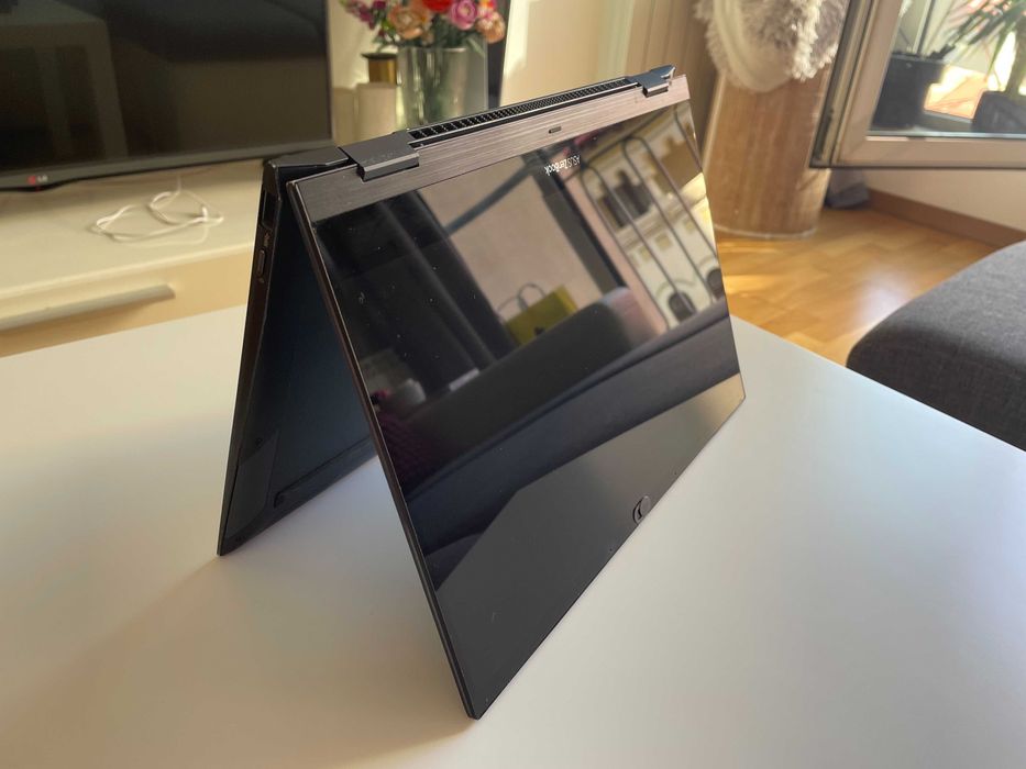 ASUS Zenbook Flip 13 UX363 –2 în 1, i5, 8GB RAM, 512GB SSD Touchscreen