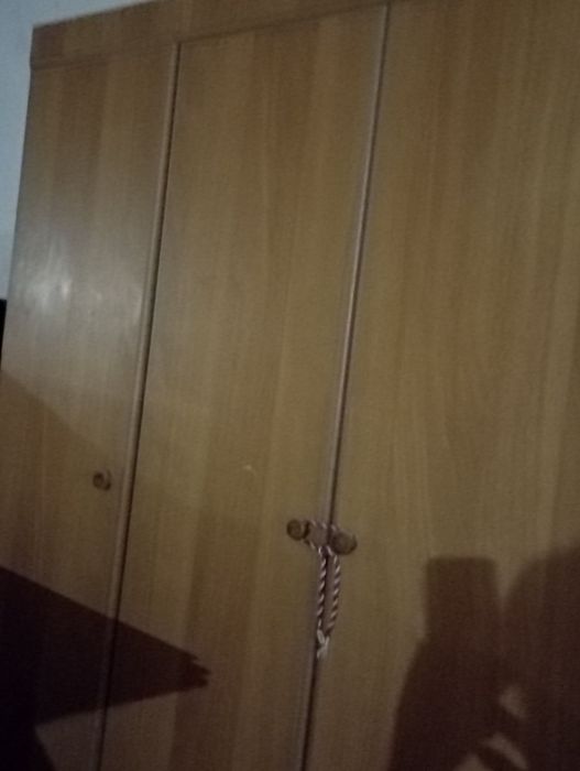 Платенной шкаф коричневый