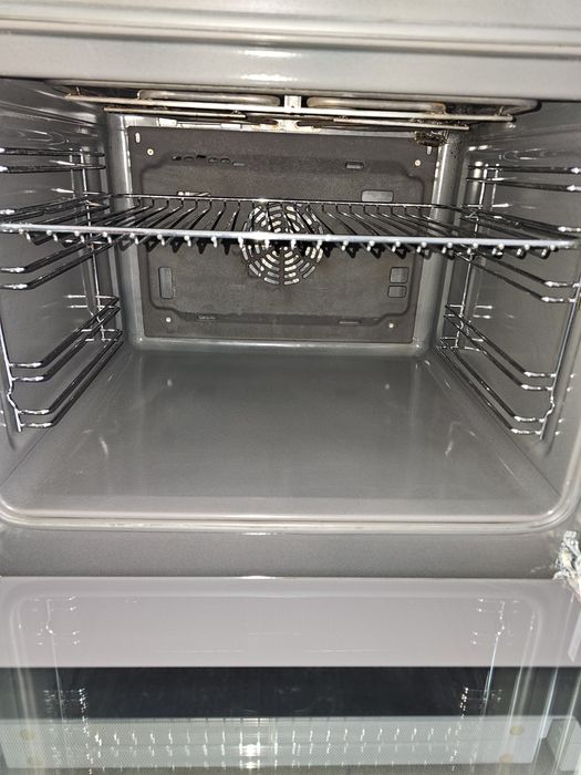 Свободностояща печка с керамичени котлони Siemens HC722210U A+ 70L