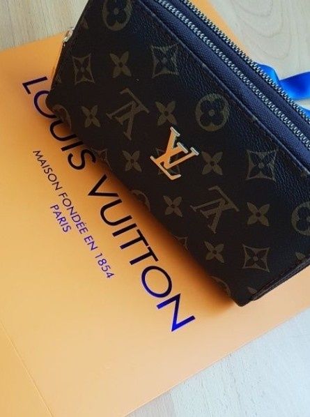 Portofele duble Louis Vuitton, logo metalic auriu,saculet, etichetă