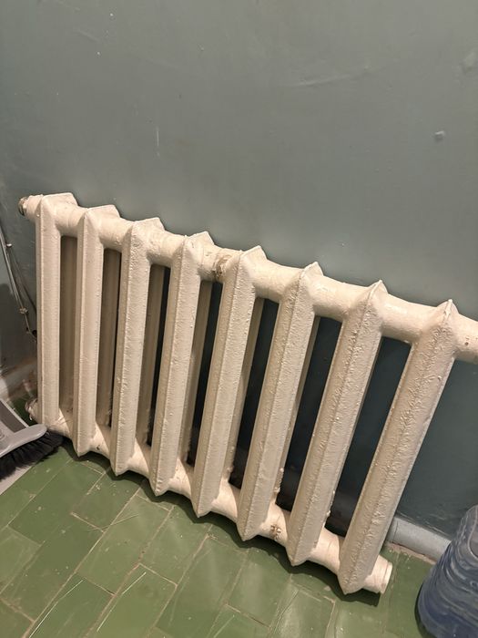 Продам батарею 8 секций