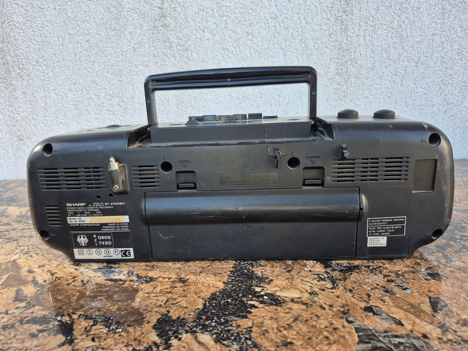 Vând Radio casetofon marca Sharp model QT-270H (BK)- functional