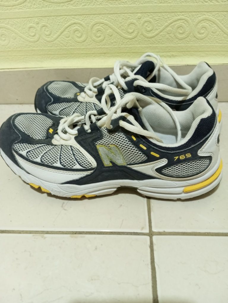 Продавам маратонки New Balance номер 42 малко ползвани