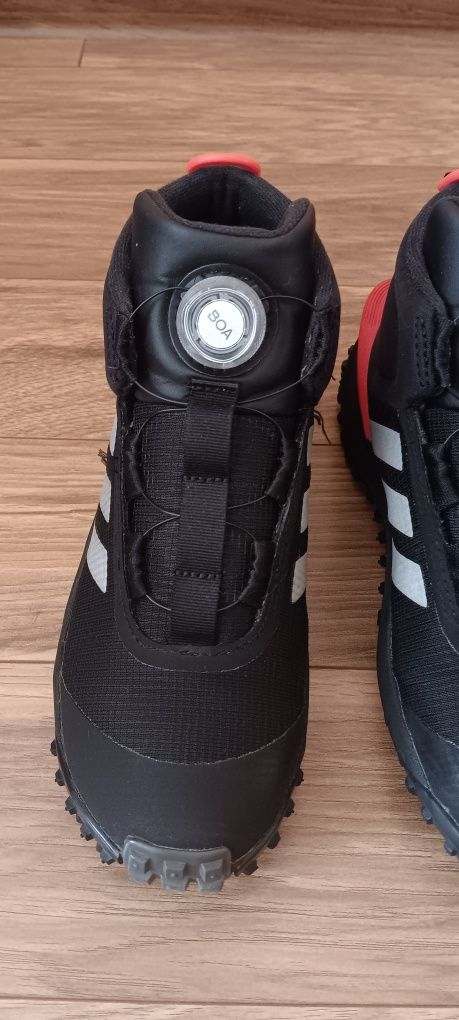 Продавам Зимни обувки adidas FORTATRAIL BOA K