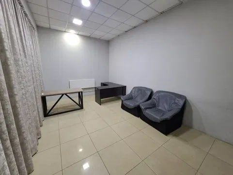 Чиланзар ор  ГАИ 25м² 1этаж 1кабинет в доль дороги Юр адреса