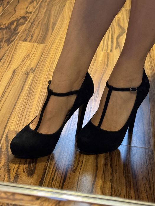 Pantofi MUSETTE,tipMARY JANE, piele intoarsa, inalti dar super comozi.