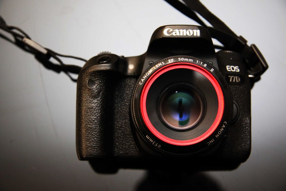 Body Canon 77D+2 obiective+blit