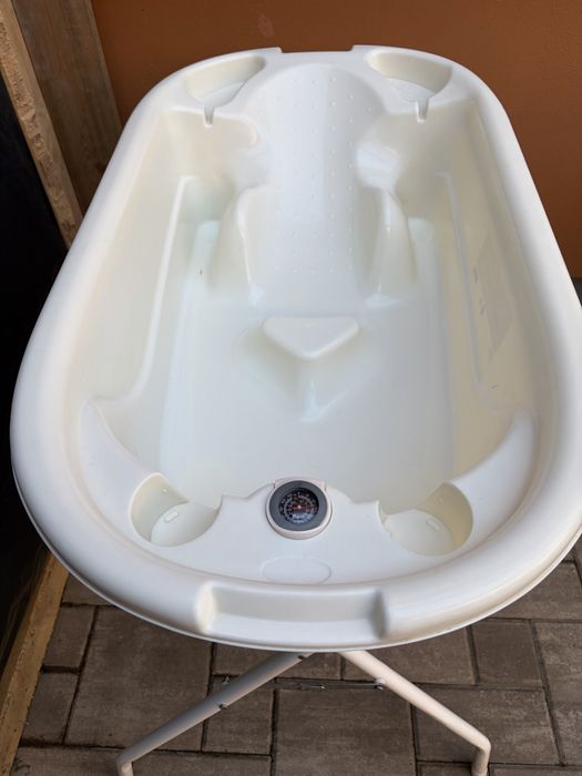 Cada bebe cu suport metalic