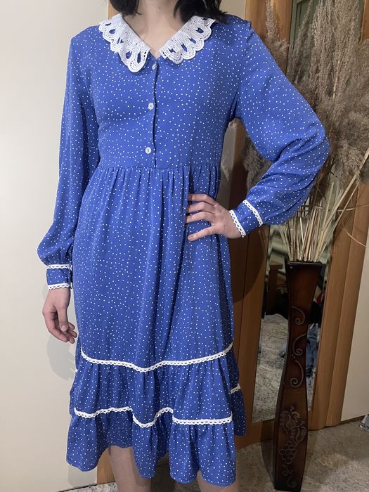 Красивое платье в новом состоянии