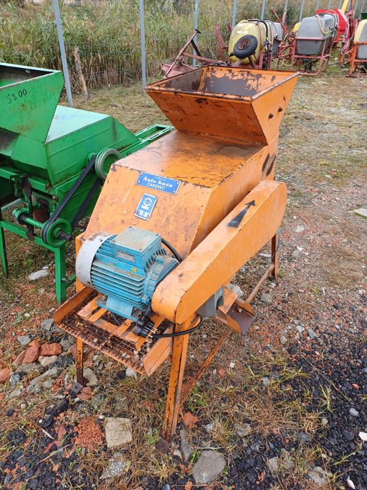 Batoza de porumb capacitate de 3 tone pe ora profesionala