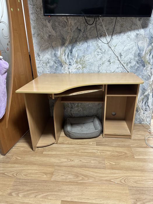 Стол компьютерный